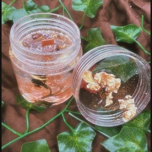 Gel candle, with real flowers (none flammable )